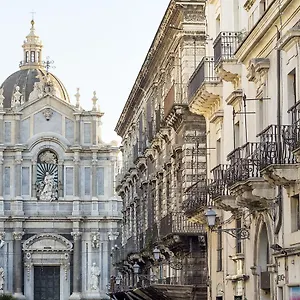 Duomo & Aeroporto di Catania Fontana Rossa